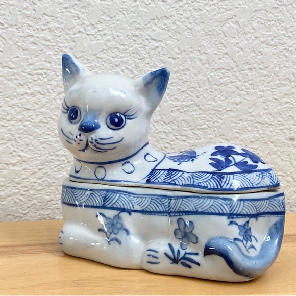 Vintage Blue & White Chinoiserie Porcelain Cat Trinket Box - Picture 9 of 12